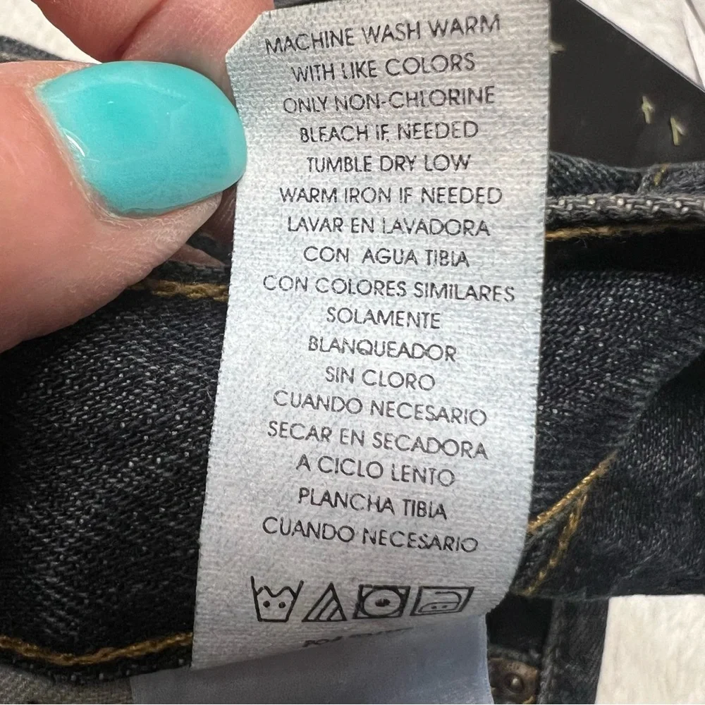 Axist modern relaxed